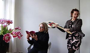 Anne Bax liest und Anika Auweiler